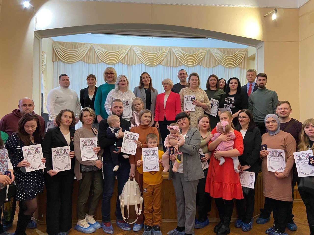 В Орловской области проходят чествования вновь образованных многодетных семей региона в рамках предстоящего Дня матери