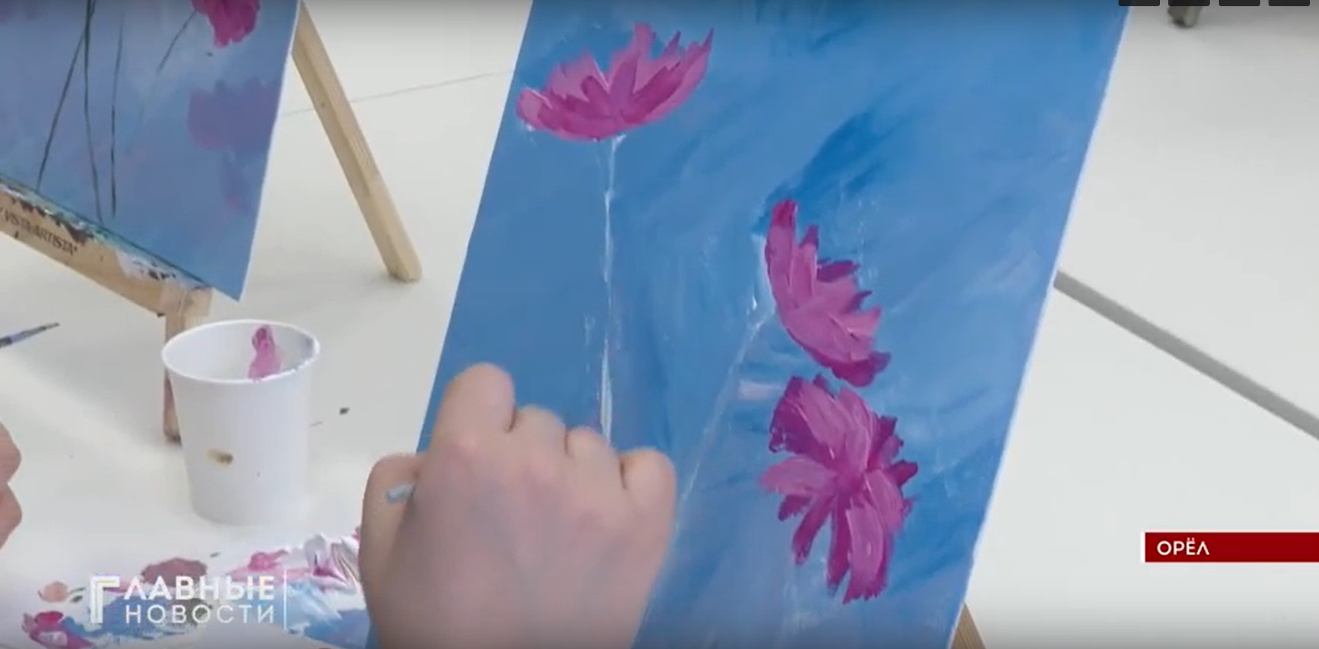 Ожидание чуда в красках: для будущих мам в Семейном МФЦ Орла провели арт-терапию