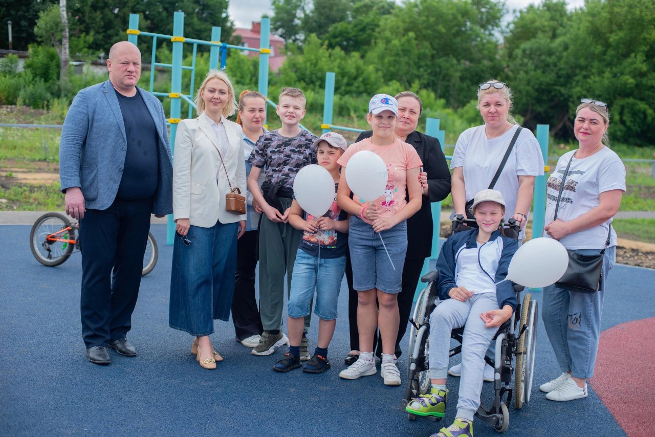 В городе Мценске появилась детская инклюзивная площадка - Департамент  социальной защиты, опеки и попечительства, труда и занятости Орловской  области