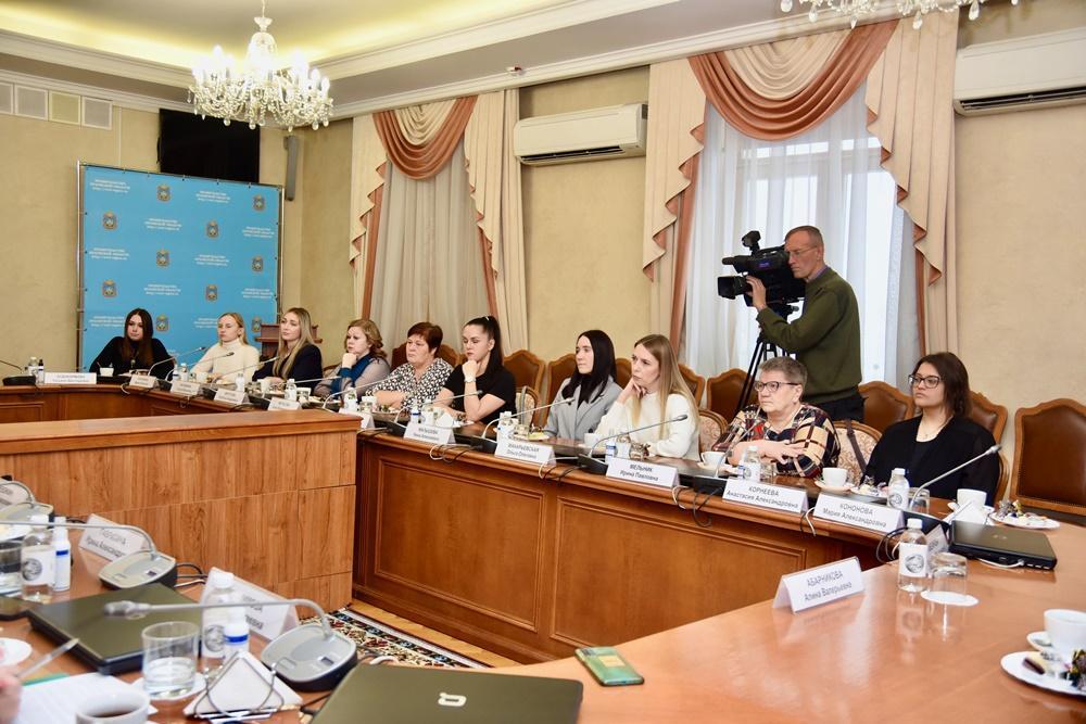 Губернатор Андрей Клычков встретился с женами и матерями мобилизованных орловцев