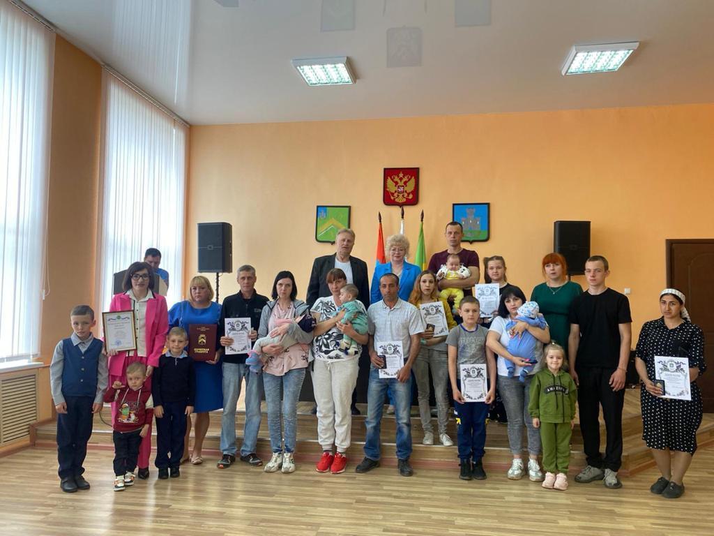 В Залегощенском районе прошло торжественное мероприятие, посвященное Международному Дню семьи