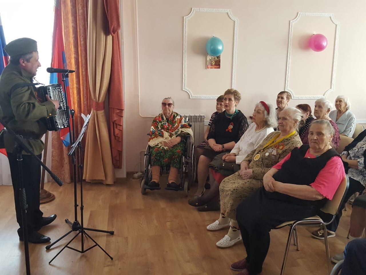 5 мая в Областном геронтологическом центре ветеранов войны и труда традиционно состоялся праздничный концерт для получателей социальных услуг