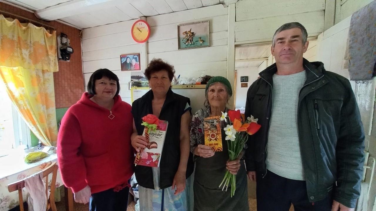 5 мая сотрудники Центра социального обслуживания Покровского района поздравили с наступающим праздником Великой Победы