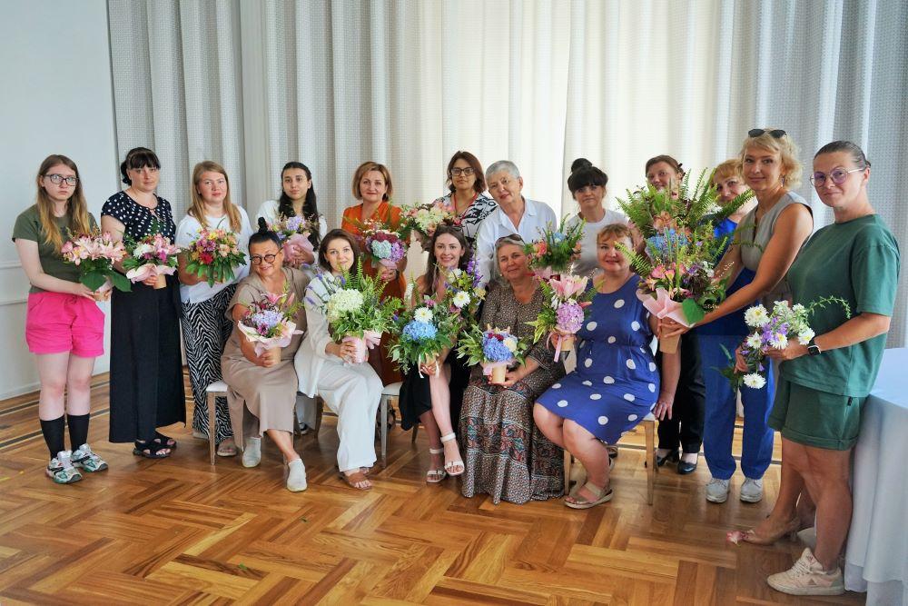 Для жен и матерей участников СВО в Орле прошел цветочный мастер-класс