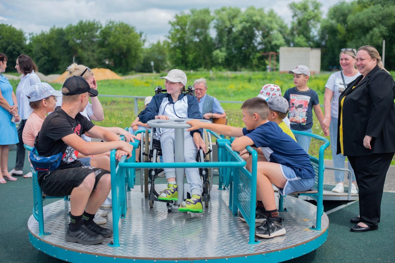 В городе Мценске появилась детская инклюзивная площадка | 18.06.2024 | Орел  - БезФормата