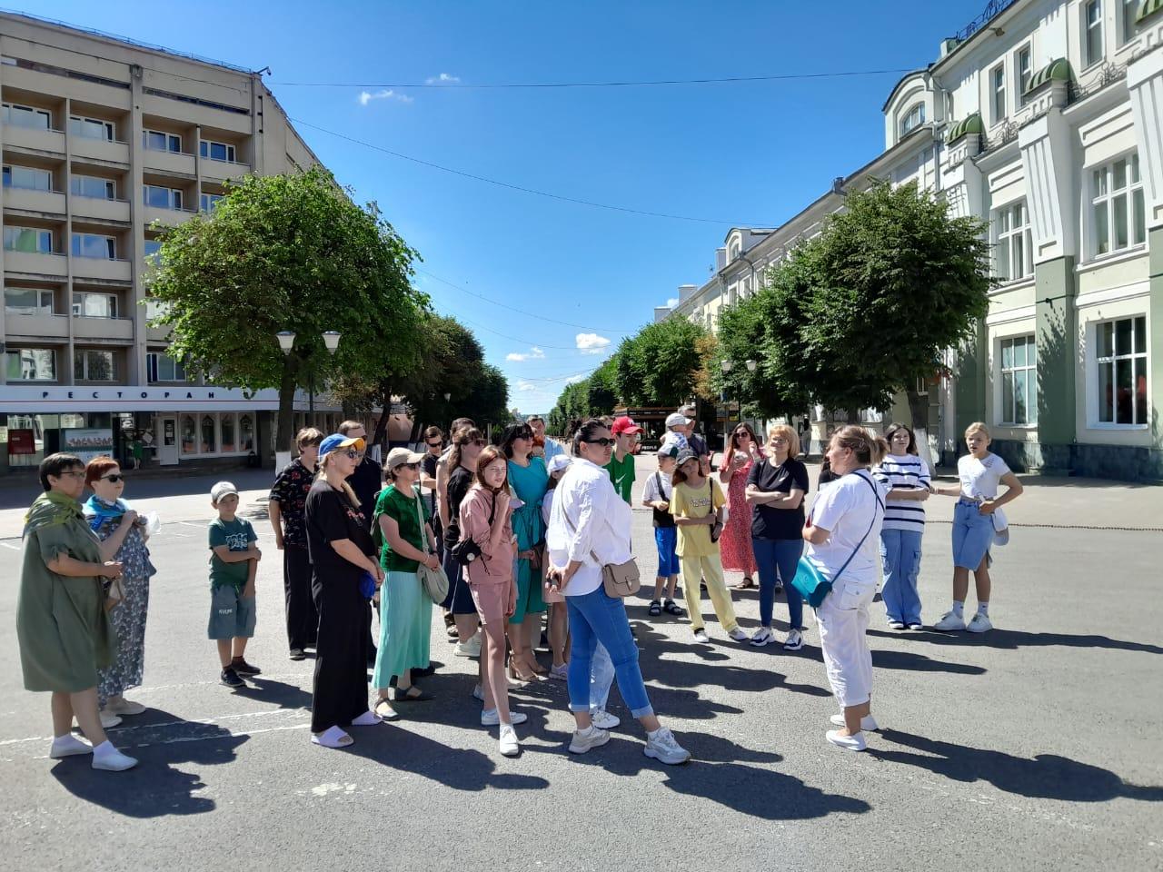 Семейный МФЦ города Орла и социально-реабилитационные центры региона  активно включились в проект «Большие семейные выходные» | 25.06.2024 | Орел  - БезФормата